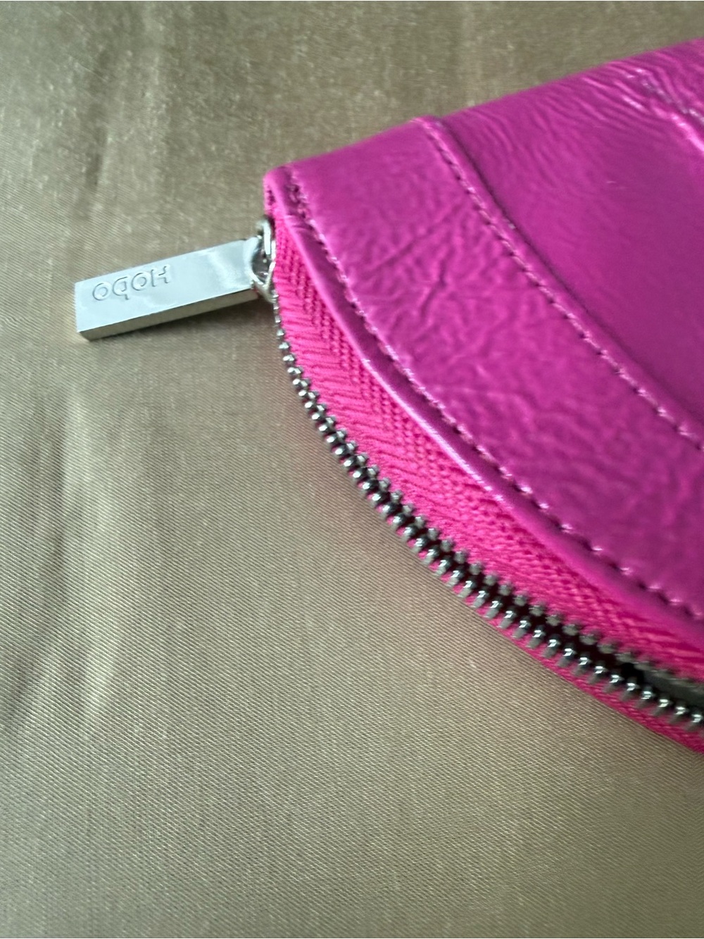 HOBO Magenta Pink Patent Leather Half-Moon Clutch/Wallet Pleated - Picture 12 of 12